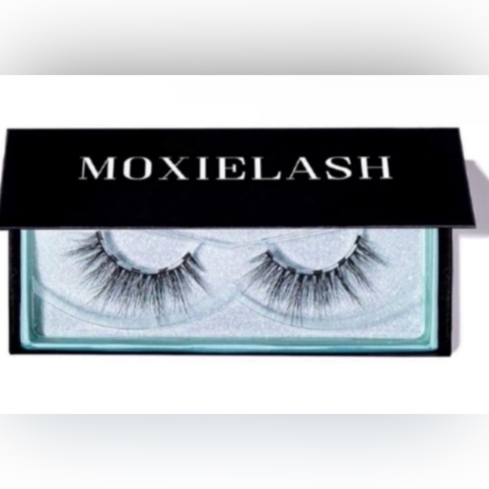 MoxieLash Magnetic Faux Eyelashes, in Flashy Lash-1 Pair.. NIB.. never used.